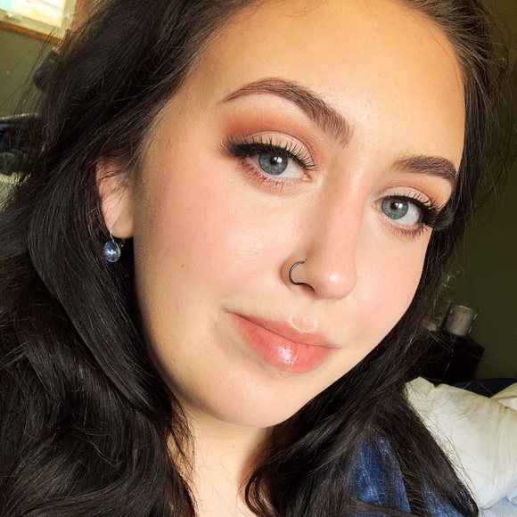 Meet your Posher, Gabrielle - Picture 1 of 1